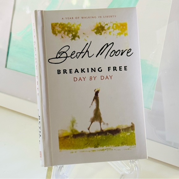 Other new beth moore breaking free day by day devotional hardcover